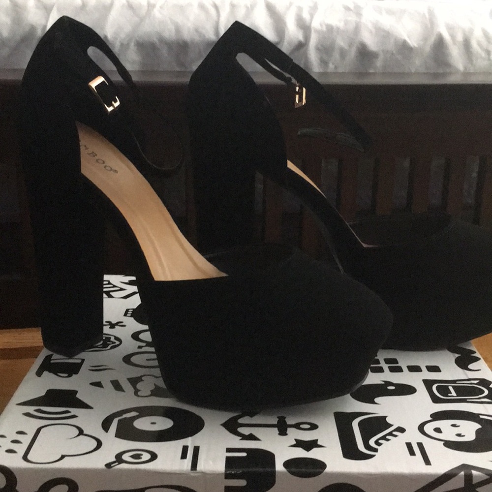 Black closed-toe platform heel